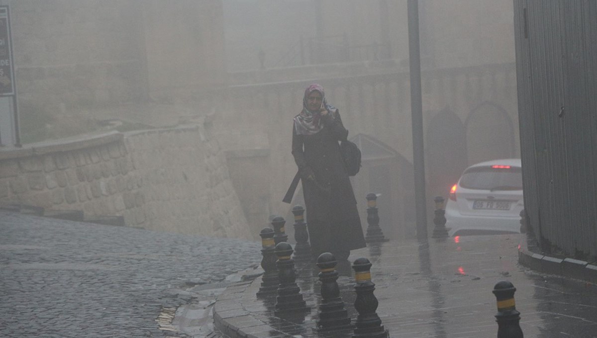 Mardin’de yoğun sis: Görüş mesafesi 10 metrenin altına düştü Mardin’de yoğun sis: Görüş mesafesi 10 metrenin altına düştü