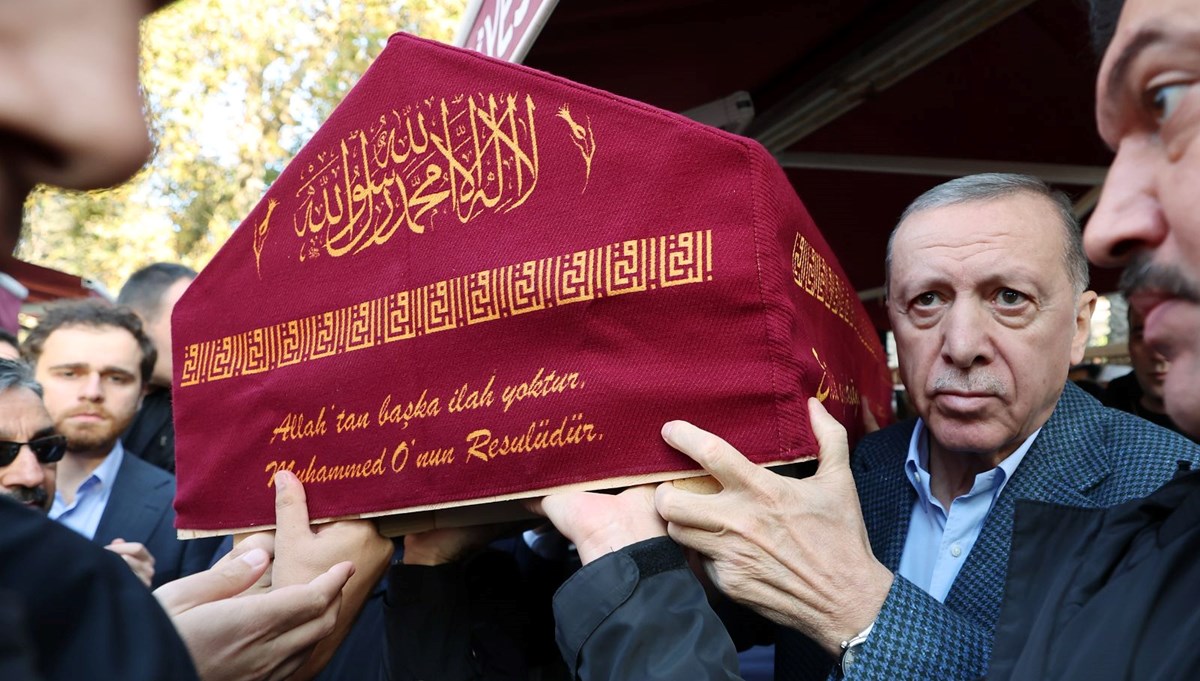 Cumhurbaşkanı Erdoğan, Hacer Muhterem Coşan'ın cenazesine katıldı Cumhurbaşkanı Erdoğan, Hacer Muhterem Coşan'ın cenazesine katıldı