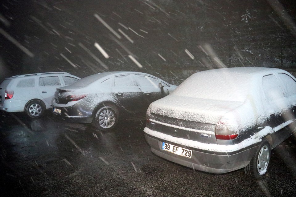 Kırklareli'nin yüksek kesimlerinde kar yağışı başladı - 1