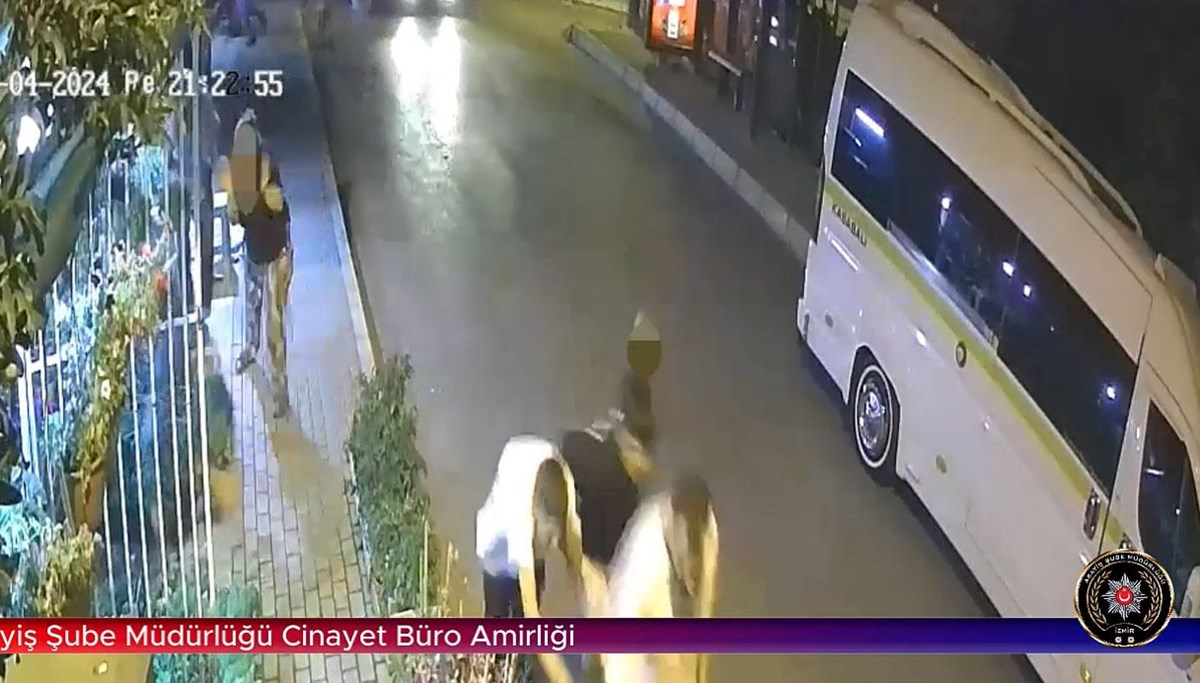 Trafik kazası anlaşmazlığı husumete dönüşmüştü; 8 kişinin yaralandığı silahlı saldırı kamerada Trafik kazası anlaşmazlığı husumete dönüşmüştü; 8 kişinin yaralandığı silahlı saldırı kamerada