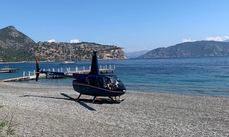 Plaja iniş yapan helikopterin pilotu konuştu: Ailece havacılığa aşığız, her yere ineriz - 1