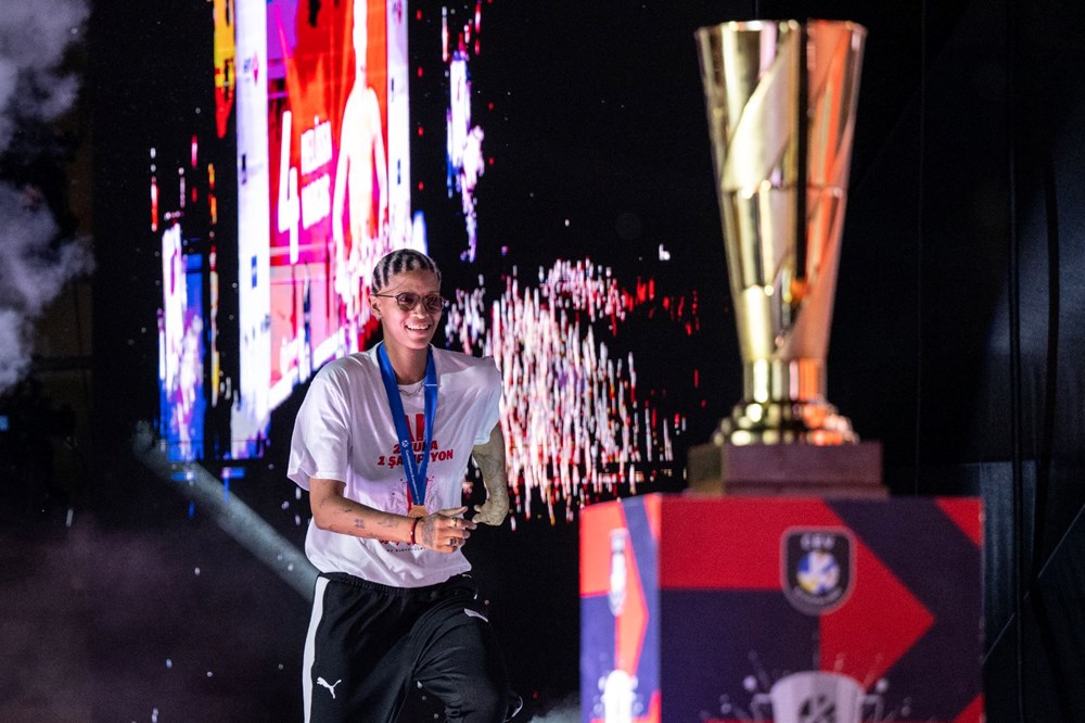 Galataport'ta şampiyonluk kutlaması | Filenin Sultanları tarihi zaferi vatandaşlarla kutladı - 24