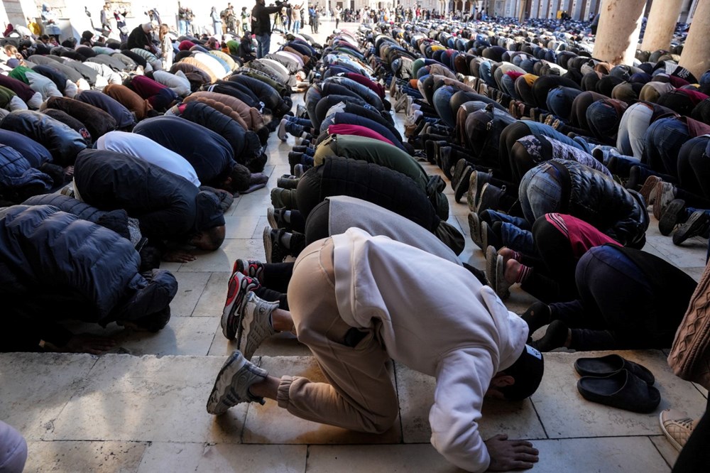 Esad sonrası ilk cuma namazı: Suriyeliler Emevi Camii'ne akın etti - 5