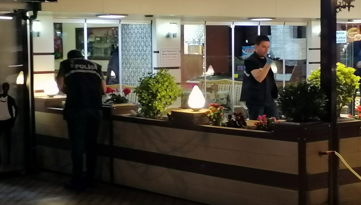 Konya'da pastanede silahlı saldırı: 1 kişi öldü, 1 kişi yaralandı Konya'da pastanede silahlı saldırı: 1 kişi öldü, 1 kişi yaralandı