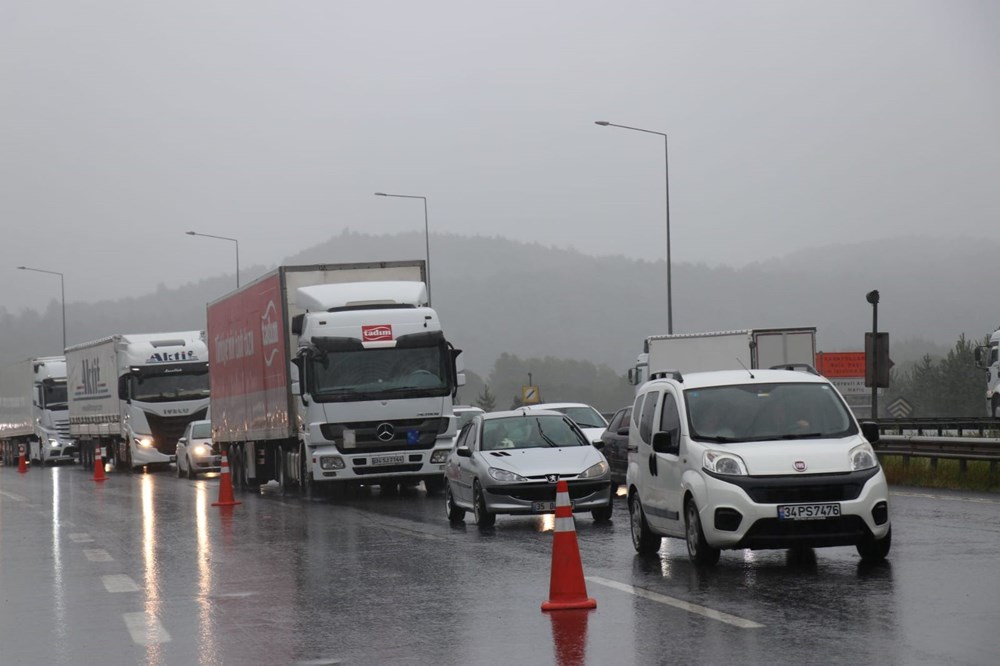 Bolu'da su baskını Düzce'de heyelan | TEM İstanbul yönü kapandı - 6