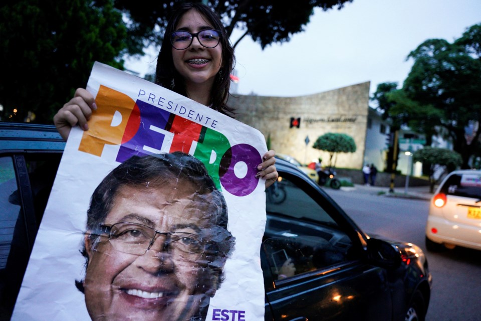 Kolombiya'da seçimin galibi solcu aday Gustavo Petro - 1