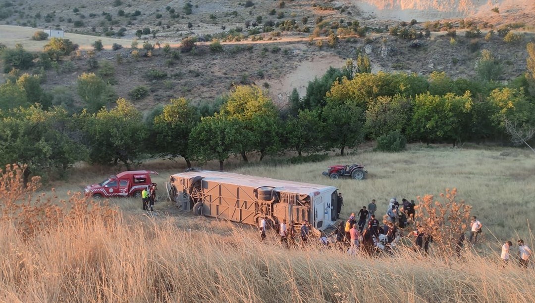 Malatya'da yolcu otobüsü devrildi: 3'ü ağır 14 kişi yaralandı