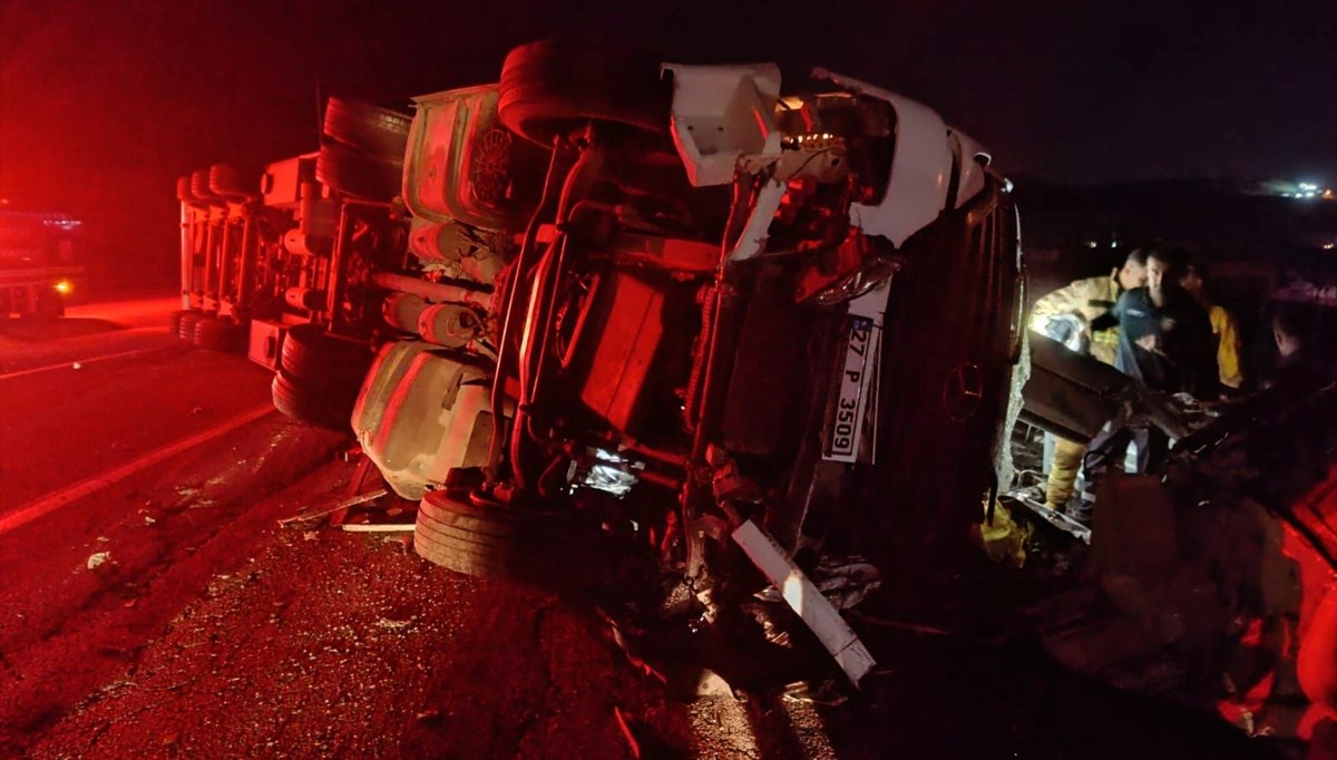 Şırnak'ta TIR devrildi: Sürücü öldü