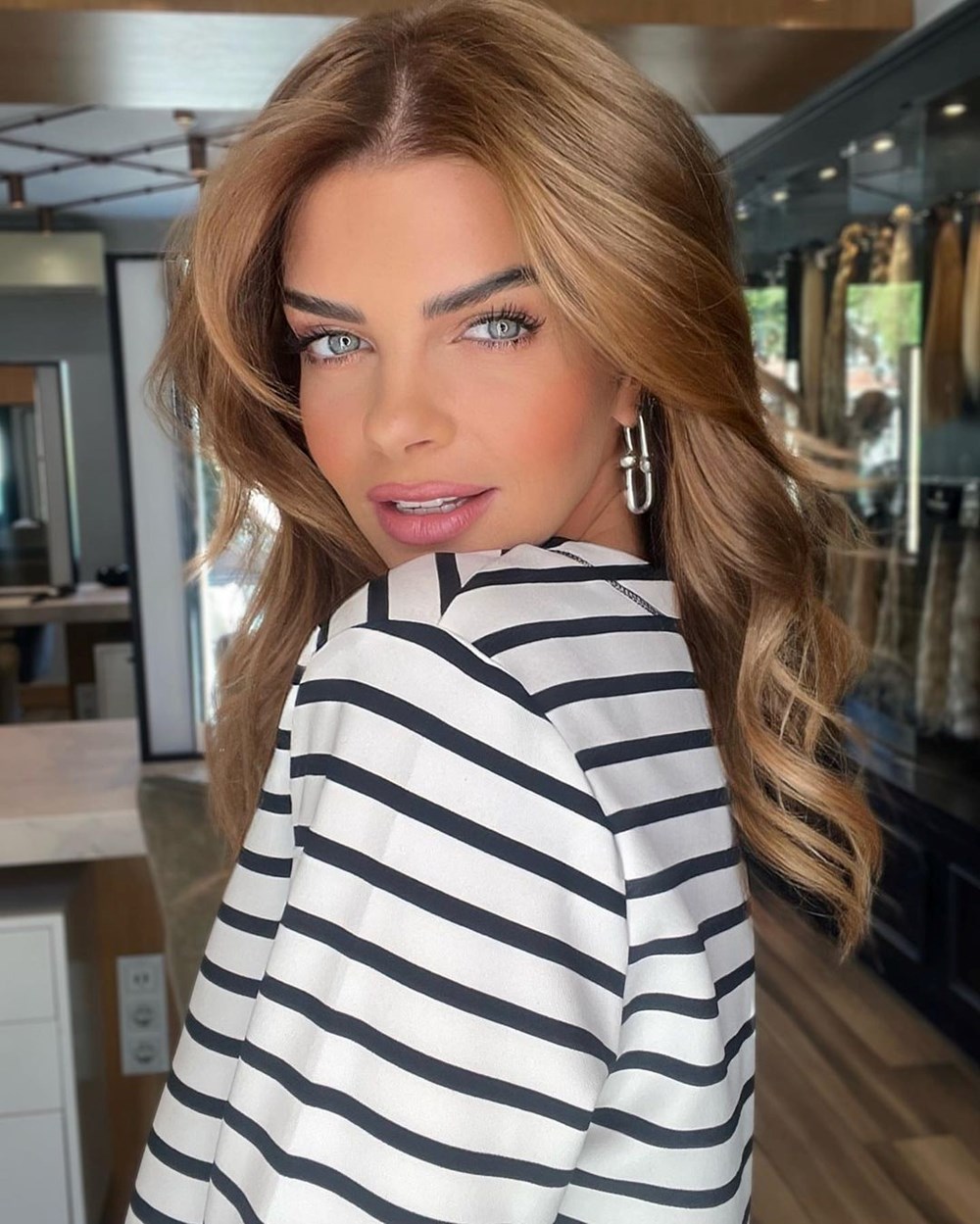 Pelin Karahan'dan estetik yorumu: Çocukları bile kendilerine benzemiyor - 1