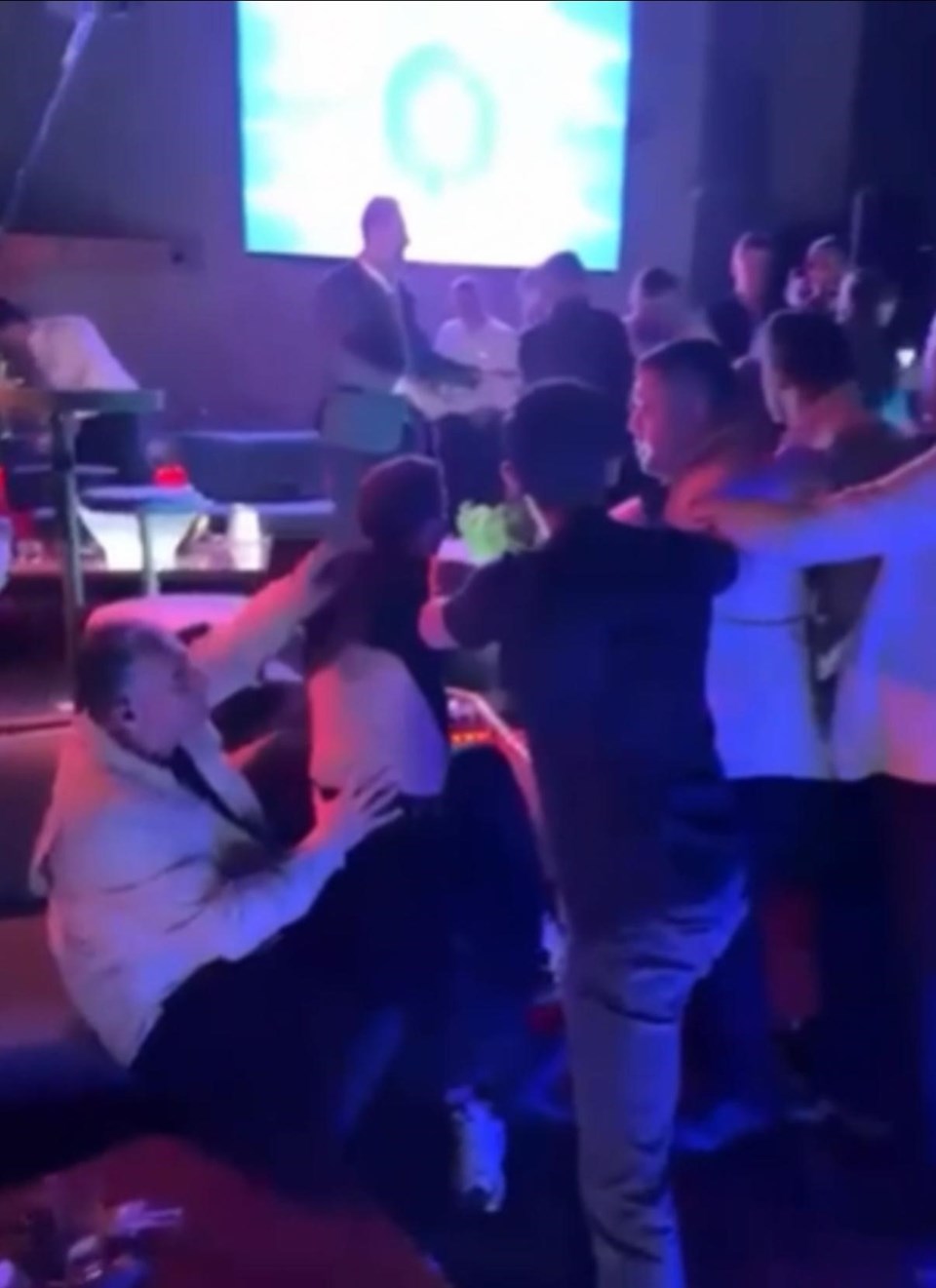 Beşiktaş'ta otel terasında şampanya patlatma kavgası: İki kişi vuruldu, saldırganlar Kapıkule'de yakalandı - 4