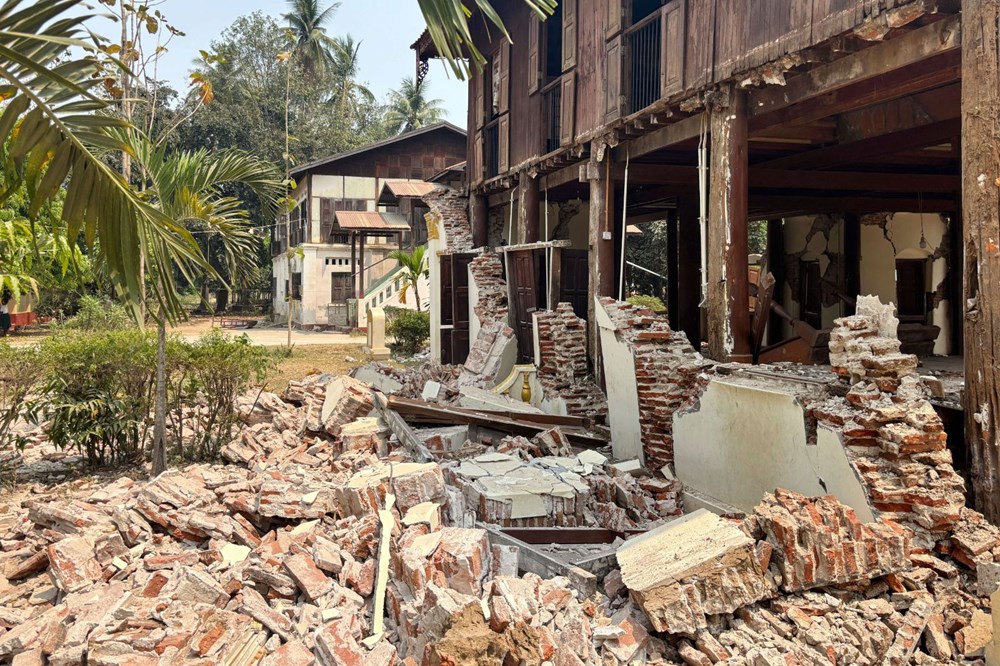 Myanmar'da 7.7 büyüklüğünde deprem! Gökdelenler yıkıldı, yollar yarıldı, işçiler enkaz altında - 9
