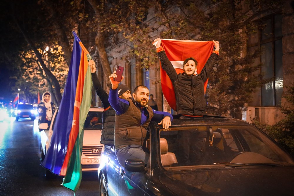 Azerbaycanlılar, Dağlık Karabağ'da varılan anlaşmayı coşkuyla kutluyor - 19