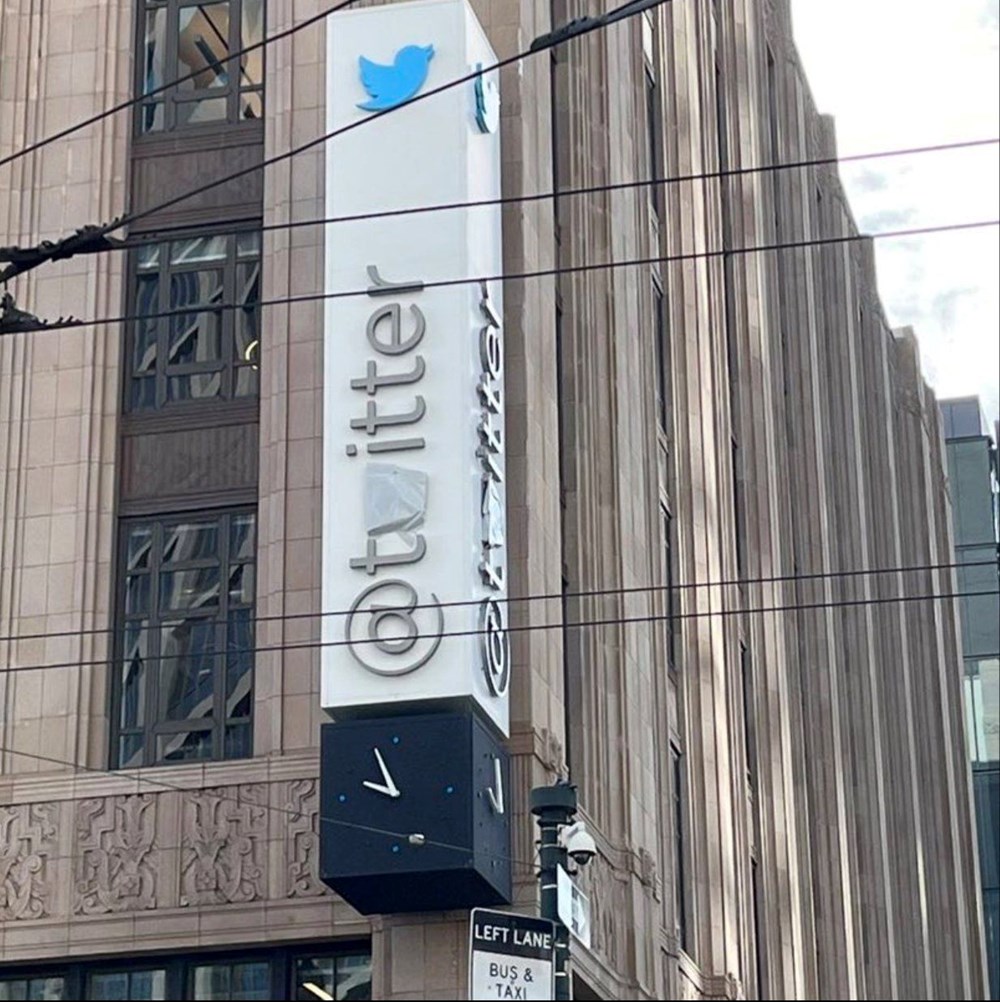 Elon Musk Twitter Genel Merkezi’nin tabelasını değiştirdi: Göğüsçü - 4