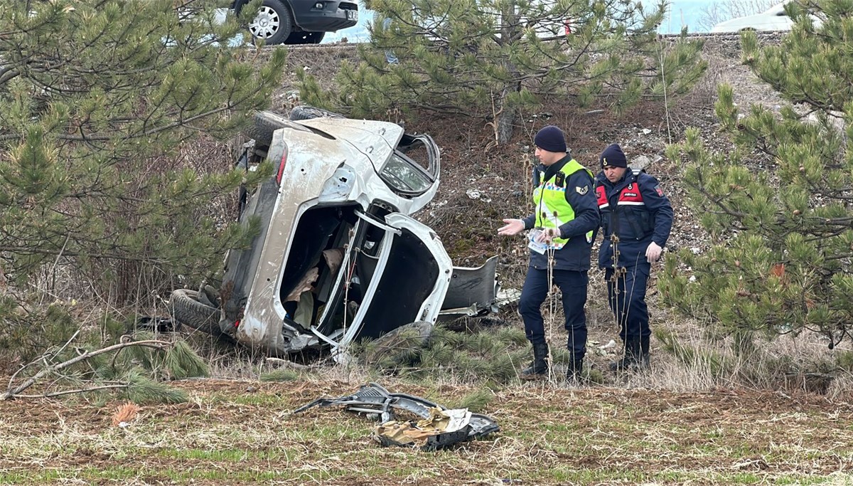 Kütahya'da feci kaza: Otomobilin camından fırlayarak hayatını kaybetti