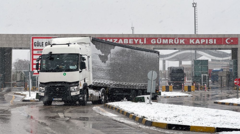 Trakya'da kar yağışı: Ulaşım güçlükle sağlanıyor - 3