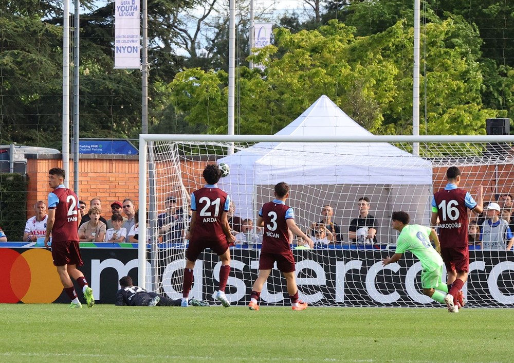 Teşekkürler çocuklar: Trabzonspor U19, Gençlik Ligi'nde 2. oldu 76 Zm00oZs3R0KV5CvADPDFug