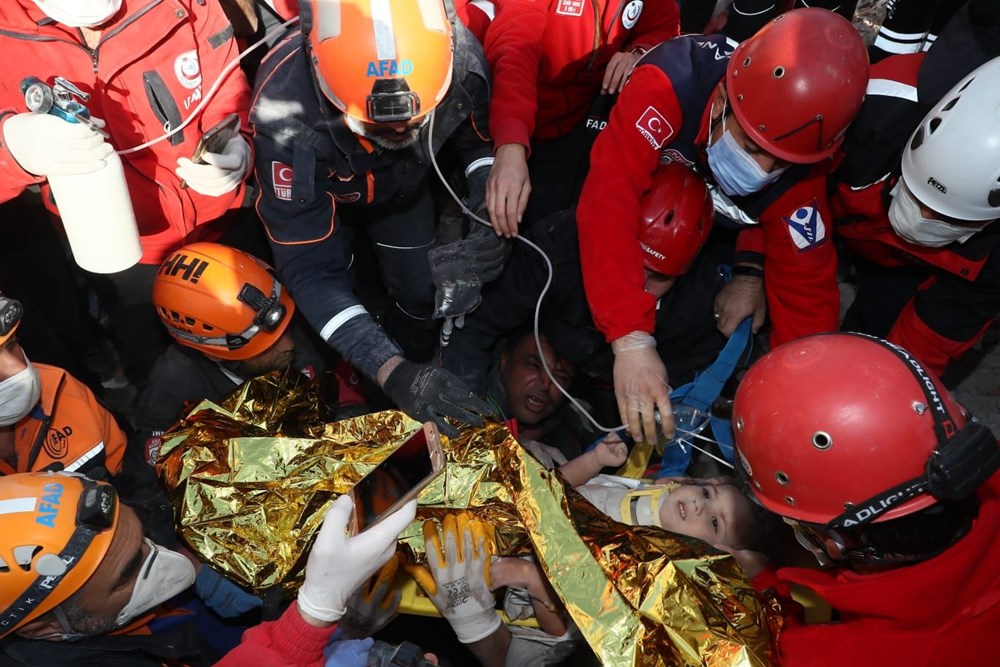 91. saatte Ayda Gezgin mucizesi (Deprem enkazında zamana karşı büyük yarış) - 9