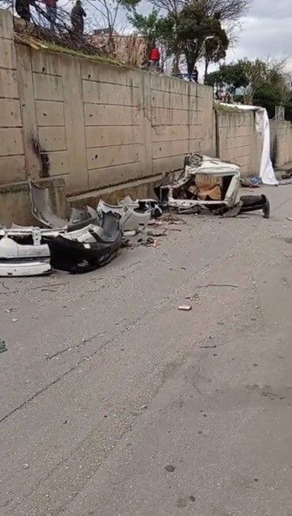 Bursa'da sanayi sitesinde hortum: 1 kişi yaralandı, 20 iş yeri ve 12 araç zarar gördü - 6