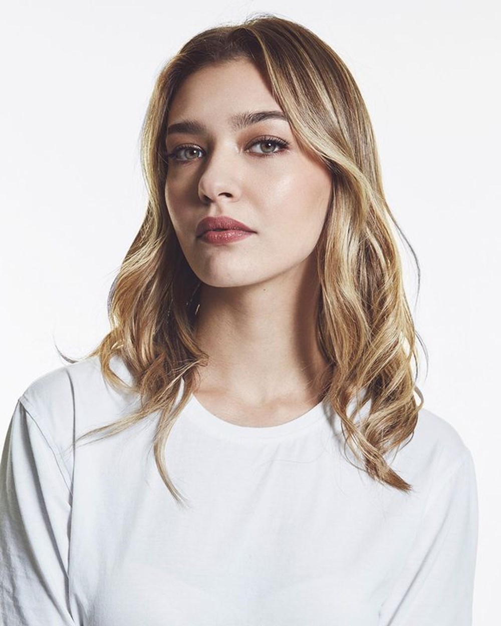 Oyuncu Melisa Döngel babası tarafından istismara uğradığını açıkladı (Kardeşi için mücadele ediyor) - 2