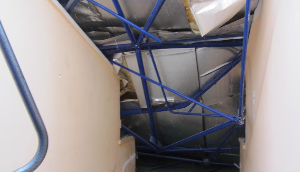 Karaman'da spor salonunun çatısı çöktü - 1