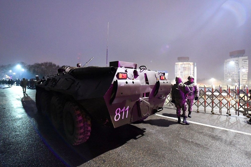 Kazakistan’ın Almatı şehrinde protestocular Valilik binasına girdi, başkentte OHAL ilan edildi - 14