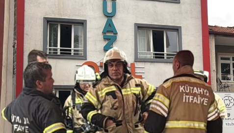 Otelde yangın paniği: 10 kişi dumandan etkilendi