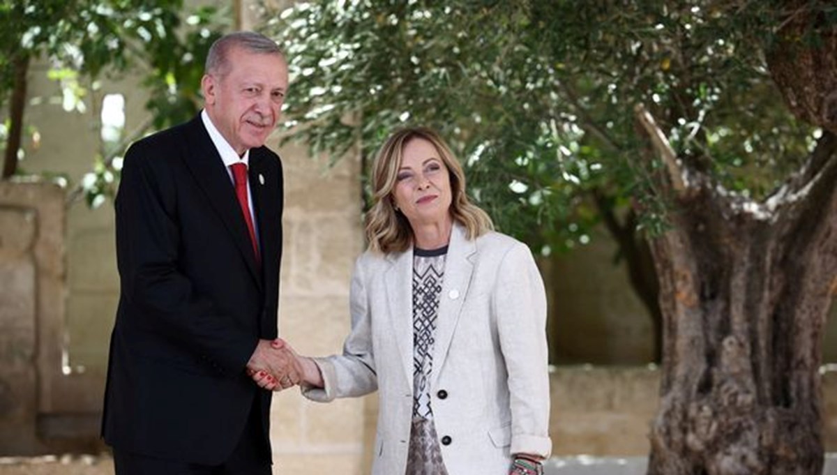 G7 Zirvesi | Cumhurbaşkanı Erdoğan İtalya'da Meloni tarafından karşılandı G7 Zirvesi | Cumhurbaşkanı Erdoğan İtalya'da Meloni tarafından karşılandı