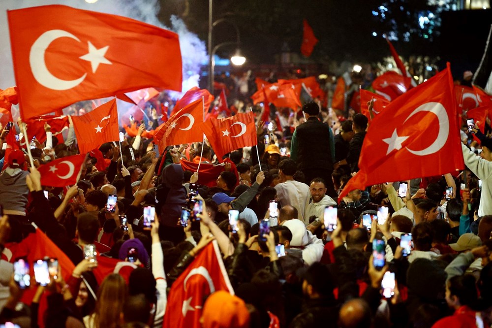 Avrupa'da Türk gecesi: Almanya'dan Hollanda'ya meydanlar "Türkiye" sloganıyla inledi! - 4