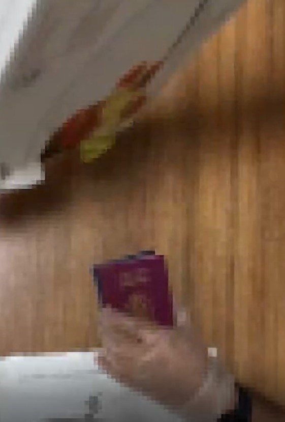 Borcam kutusundan pasaport çıktı.