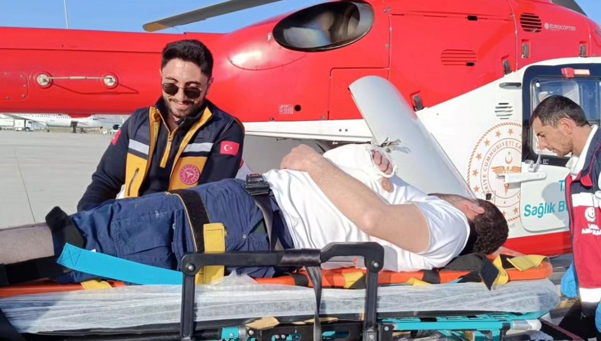 Van'da ambulans helikopter kaburgasında kırık bulunan hasta için havalandı