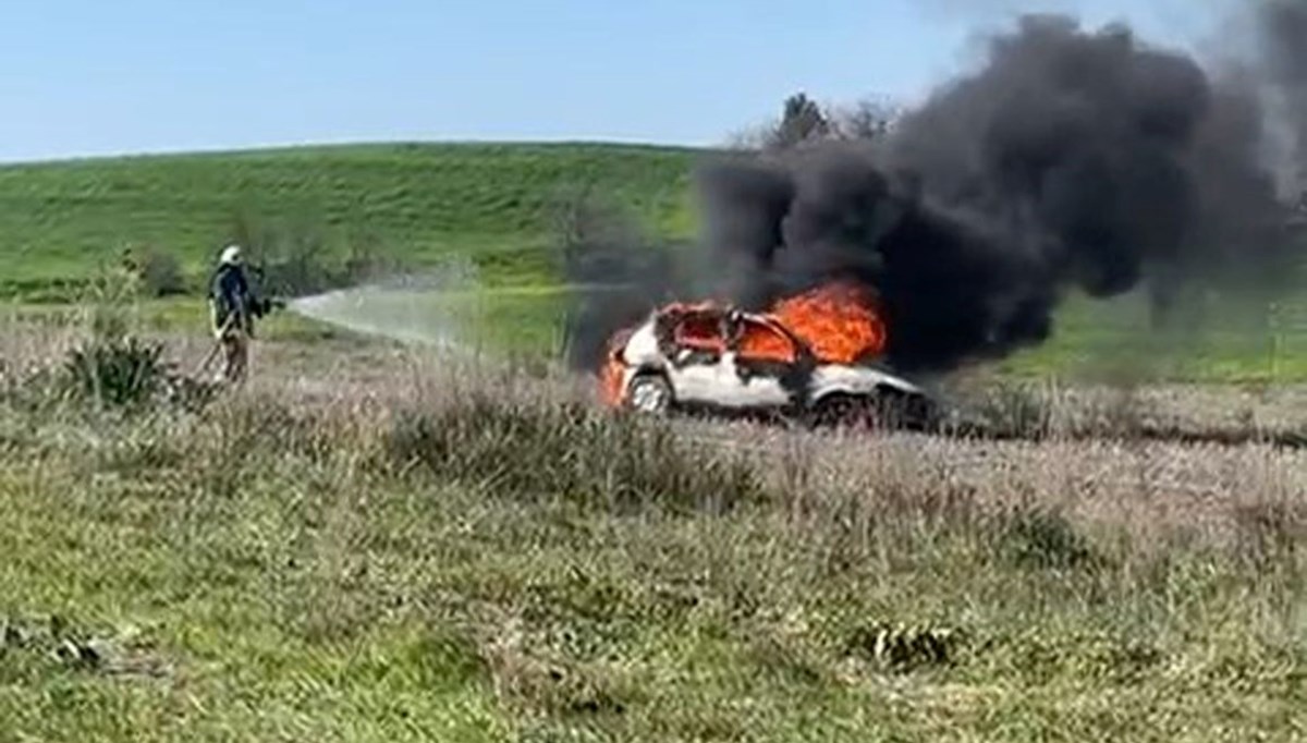 “Sinirlendim” deyip, eşinin otomobilini ateşe verdi