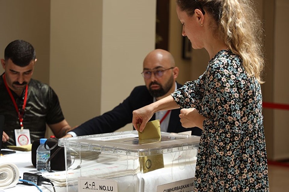 Finlandiya, İsveç, Lübnan ve Katar'da Türkiye'deki seçimler için oy verme işlemi başladı - 2