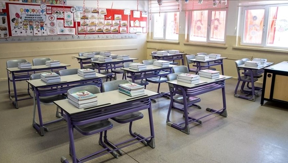 Özel okullar için MEB'den yeni karar: Ücretsiz ders kitabı zorunluluğu Özel okullar için MEB'den yeni karar: Ücretsiz ders kitabı zorunluluğu