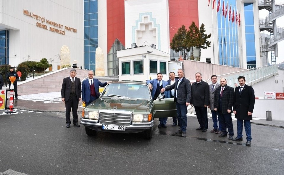 Devlet Bahçeli, klasik Mercedes'ini hediye etti (06 DB 009) - 1