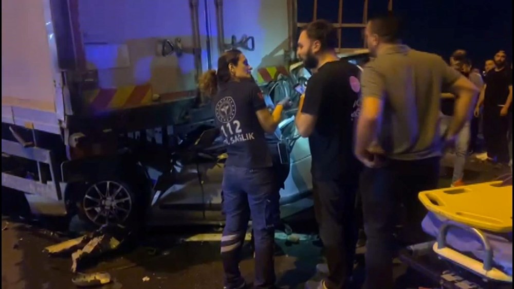 İstanbul TEM Otoyolu'nda feci kaza: 4 çocuk öldü, 4 kişi yaralandı - 5