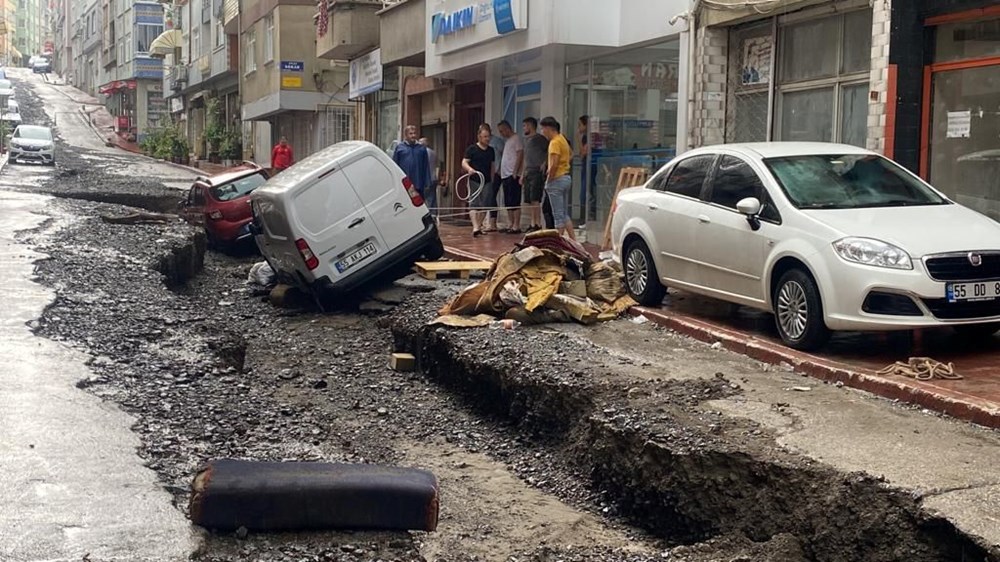 Kuvvetli sağanak birçok ilde hayatı felç etti: Sele kapılan 3 kişi hayatını kaybetti, 1 bebek kayıp - 13