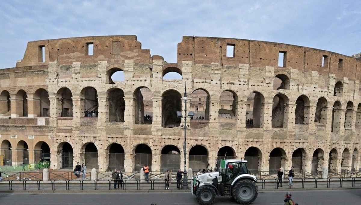 İtalyan çiftçilerden Roma'da sembolik protesto konvoyu İtalyan çiftçilerden Roma'da sembolik protesto konvoyu