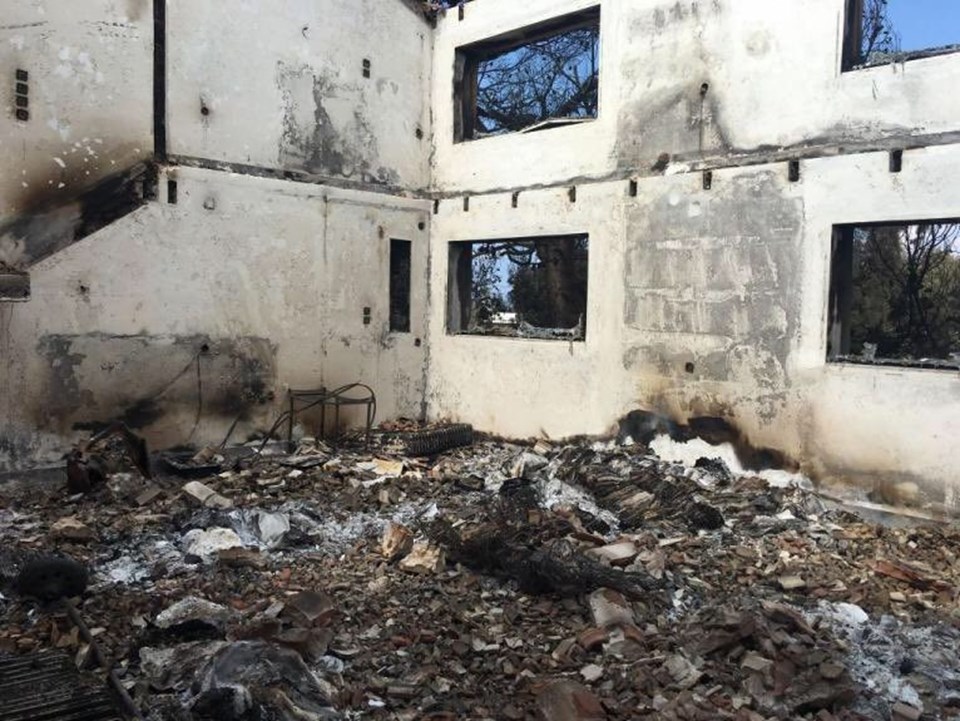 Yunanistan'daki yangında yönetmen Angelopulos'un arşivi kül oldu - 1