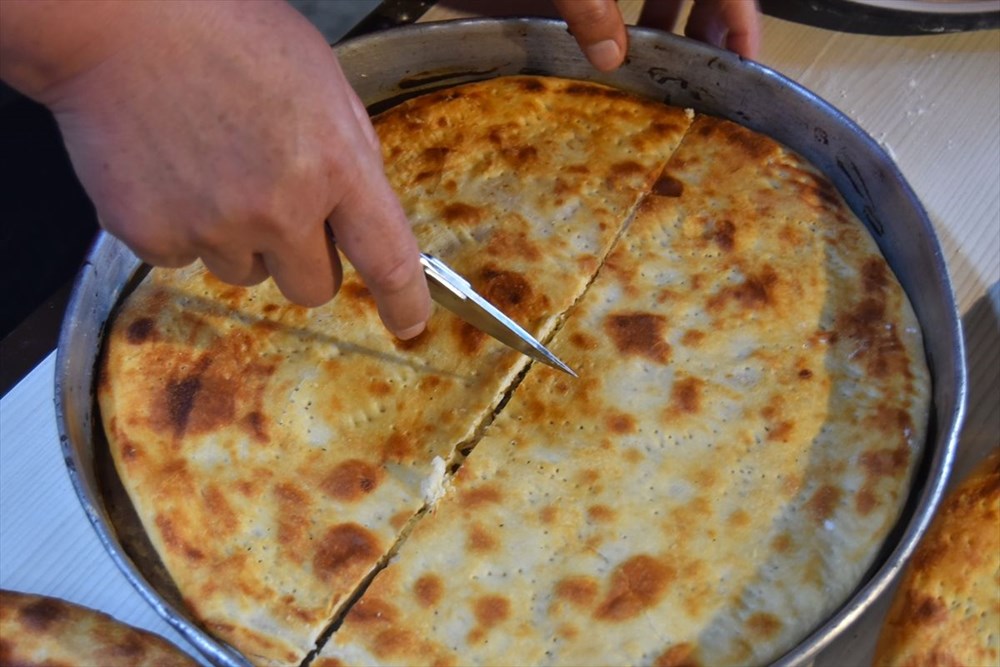 Karslı kadınlar ramazan ayında tandırları yöresel lezzetler için yaktı - 9