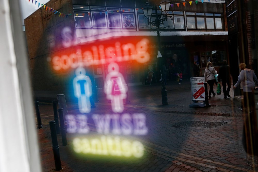 İngiltere yeniden açıldı: Kucaklaşmak ve parti yapmak serbest - 6