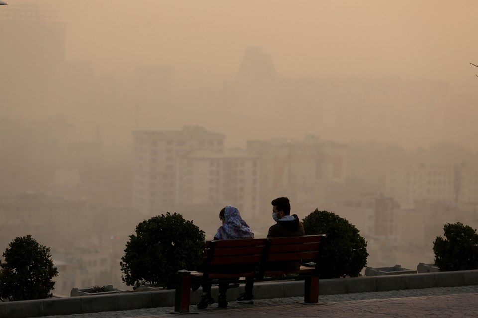 İran'da hava kirliliği nedeniyle devlet kurumları tatil edildi - 1