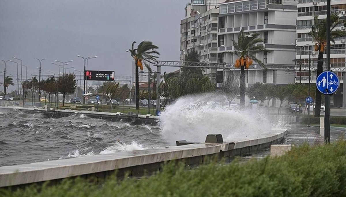 İzmir Valiliğinden fırtına uyarısı