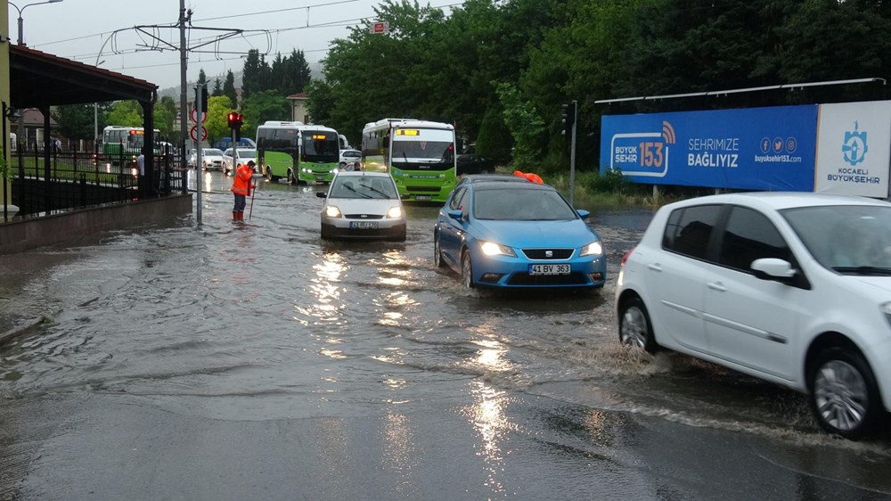 Ayakta Yolcu Tasiyan Minibusten Saglik Gorevlileri Cikti Ntv
