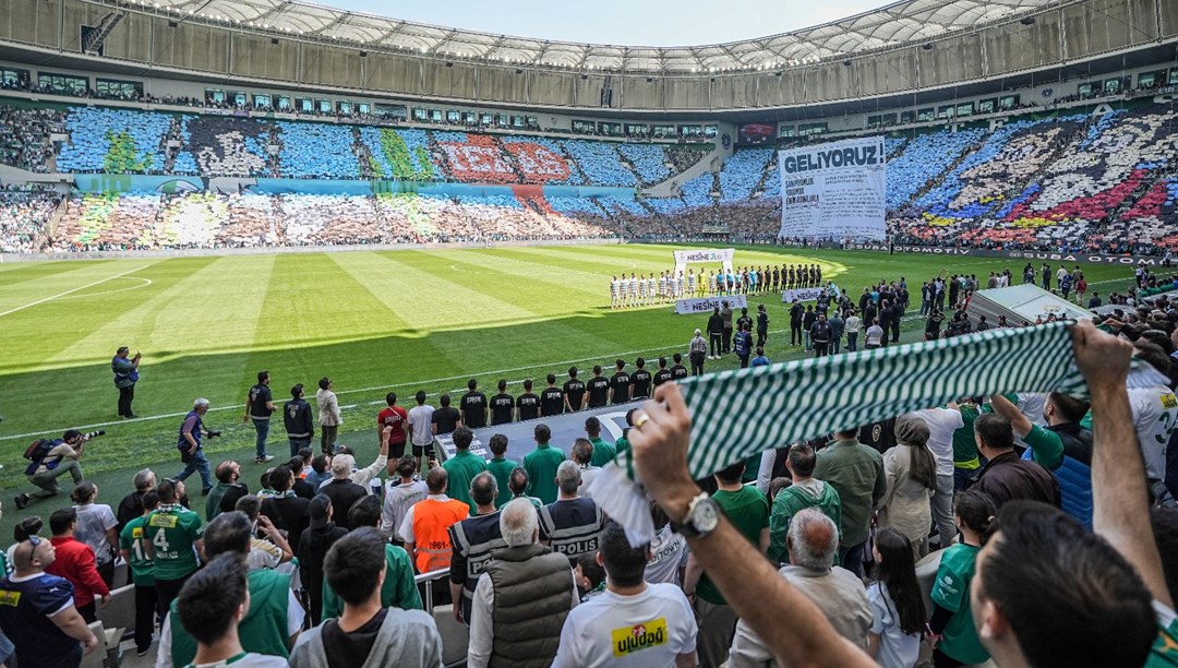 Şampiyon Bursaspor, kupasına 45 bin taraftarı önünde kavuştu