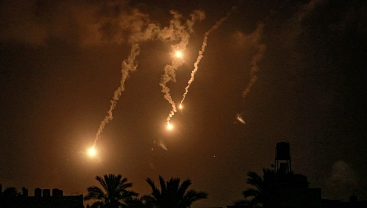İsrail'e füze saldırısı: Tel Aviv'de siren sesleri duyuldu İsrail'e füze saldırısı: Tel Aviv'de siren sesleri duyuldu
