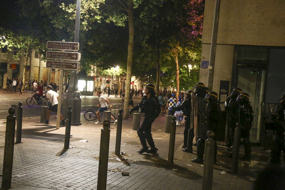 Fransa'daki protestolar 6. gününde: Katil zanlısı polise bağış yağmuru - 11