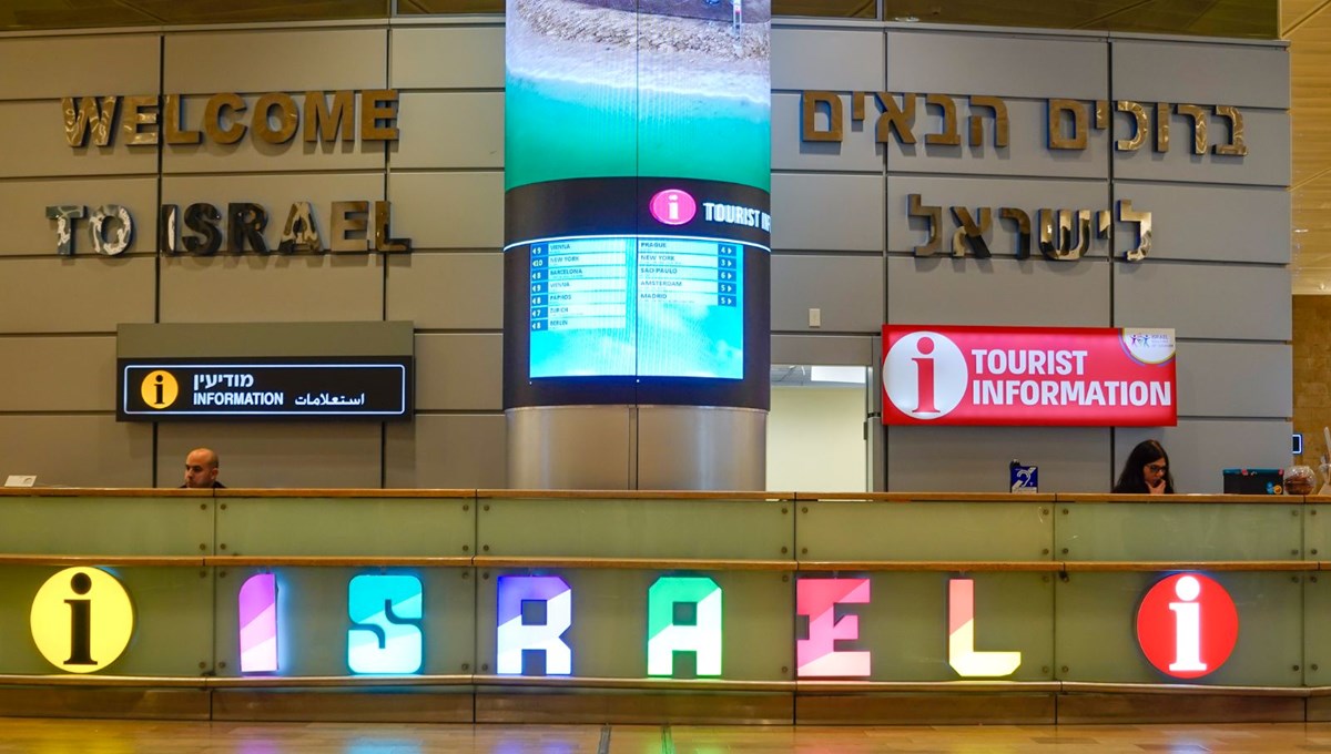 İsrail, aşılı olup olmalarına bakılmaksızın tüm turistlere açılacağını duyurdu