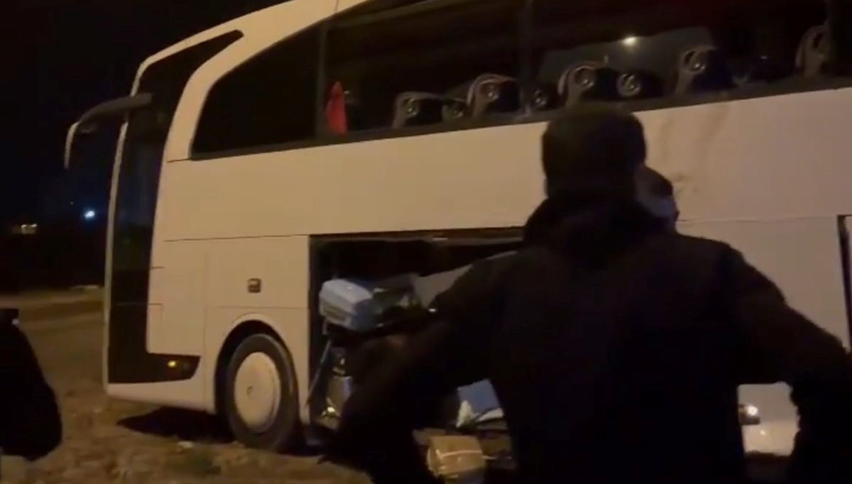 Bandırma'da yolcu otobüsü ile kamyon çarpıştı: Dört yaralı Bandırma'da yolcu otobüsü ile kamyon çarpıştı: Dört yaralı