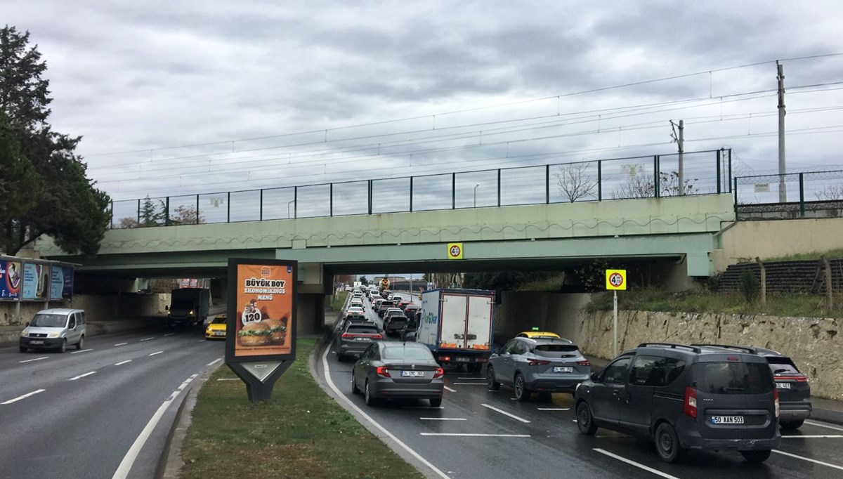 İstanbul'da sabıkalı üst geçit için harekete geçildi: Yolun kotu düşürülecek İstanbul'da sabıkalı üst geçit için harekete geçildi: Yolun kotu düşürülecek