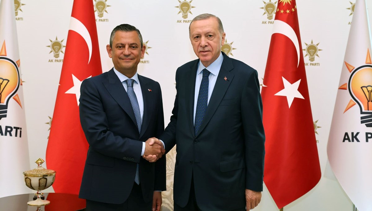 Cumhurbaşkanı Erdoğan, CHP lideri Özgür Özel ile görüşüyor Cumhurbaşkanı Erdoğan, CHP lideri Özgür Özel ile görüşüyor